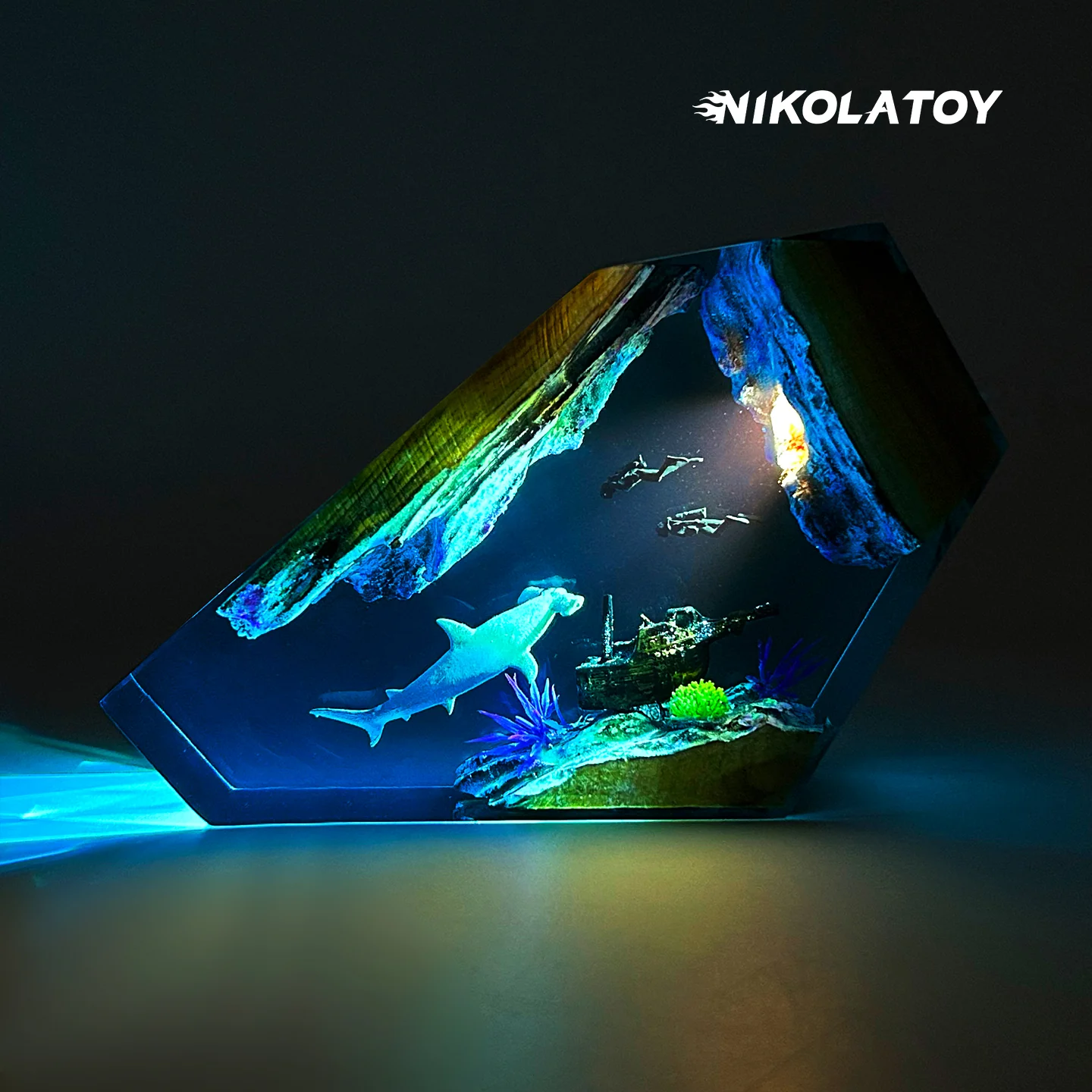 Creative Resin Night Light Desktop Ornament - The Underwater World - Image 3